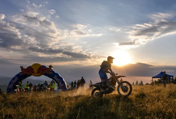 rider-start-dawn-red-bull-romaniacs-2022_web